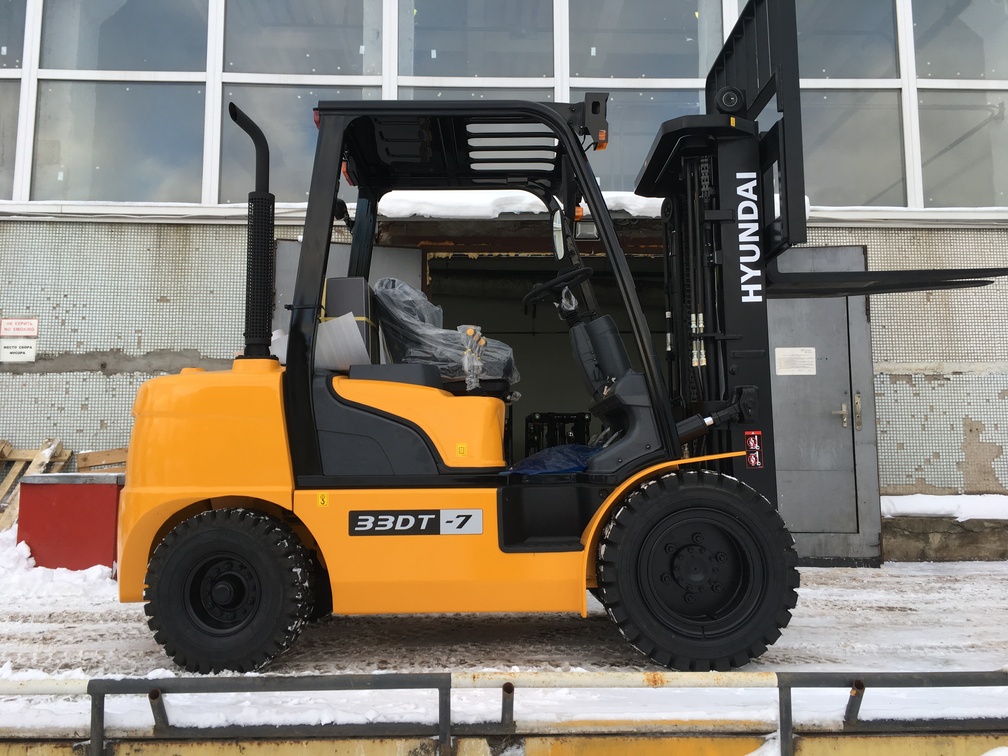Вилочный погрузчик HYUNDAI 33DF-7