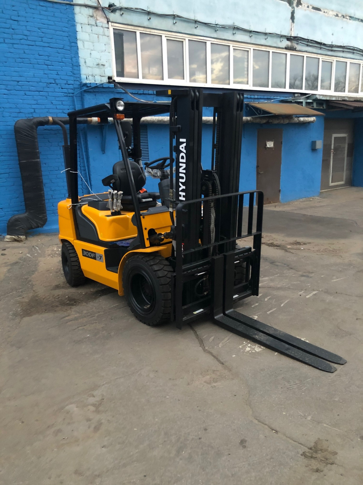 Вилочный погрузчик HYUNDAI 30DF-7